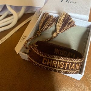 I  selling just the brown one.